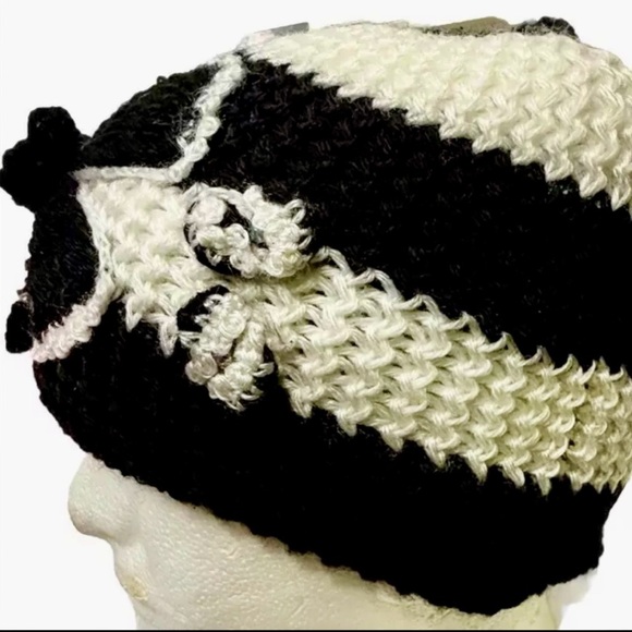 Women’s Windmill Design Studs Crocheted Knit Winter Hat White Black Wide Stripes - Picture 6 of 9